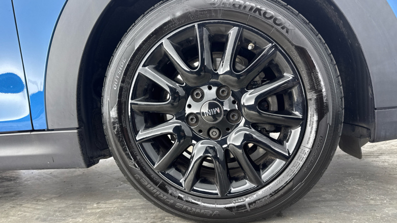 MINI Hatchback 1.5 Cooper Classic 3dr Auto Petrol Hatchback